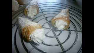 COMMENT FAIRE DES CORNETS A LA CREME CHANTILLY مخروط مع قشدة cone with whipped cream [upl. by Aciemaj]