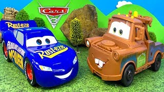 DISNEY PIXAR CARS 3 FULGER MCQUEEN TRANSFORMABIL IN FABULOSUL FULGER LA GARAJUL LUI BUCSA [upl. by Kcirdec893]