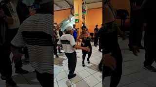 La triqui traca y cuarto de pollo disfrutando del baile fyp 🎶 🎵 💃 bailelibre [upl. by Anade]