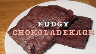 Fudgy chokoladekage lavet på mørkt kakaopulver  Opskrift 79 [upl. by Alleuqcaj]