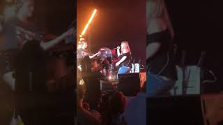 Kelsea Ballerini sings Dibs with fan Lindsey at The Wharf 82518 [upl. by Chung]