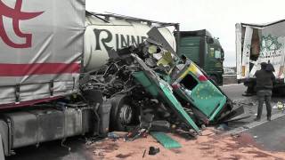 Wieder ein schwerer LKW Unfall auf der A 61 zwischen Kreuz Mutterstadt und Kreuz Frankenthal [upl. by Neved]