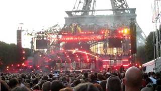 Concert Johnny Hallyday Tour Eiffel 14 Juillet 2009  Allumez le feu [upl. by Silvie843]