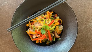 Wok aux légumes du marché et aux aiguillettes de canard fermier [upl. by Uase]