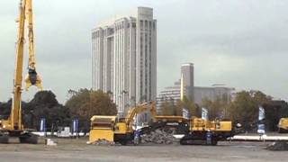 Komatsu excavator that demolishes tall buildings [upl. by Irrabaj]