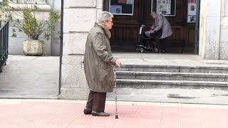 Geriatría enfermeras especialistas para dar los mejores cuidados a los mayores [upl. by Ynohtnaleahcim200]