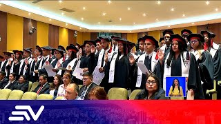 Jóvenes y adultos se graduaron mediante el bachillerato intensivo  Televistazo  Ecuavisa [upl. by Fein]