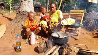 How African village Mom Cooks Spicy Spaghetti Pasta for Breakfast cooking [upl. by Irma]