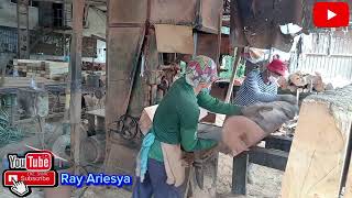 2 Batang Kayu Keruing2 sticks Keruing Wood sawmill rayariesya [upl. by Ozzy]