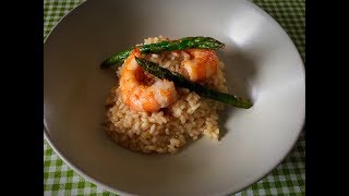 Risotto con langostinos y espárragos verdes [upl. by Voorhis504]