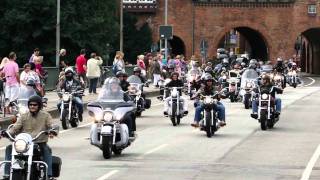 Harley Days Lübeck  Ausfahrt durch das Lübecker Burgtor [upl. by Mordecai75]