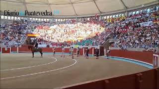 La primera corrida de toros de La Peregrina da comienzo ante una plaza casi llena Pontevedra [upl. by Tubb]