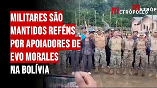 Militares são mantidos reféns por apoiadores de Evo Morales na Bolívia [upl. by Akeinahs]