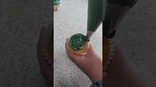 Cupcake Piping Technique Tutorial Buttercream Decorating techniques and Ideas Flowers Roseviral [upl. by Analla]