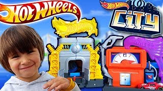 HOT WHEELS CITY 🐵 CENTRAL ELECTRICA EXPLOSIVA Y🚗 CARRERAS EN LA GASOLINERA⛽️ [upl. by Ellegna]