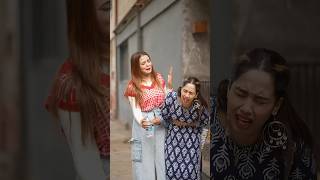 Badi behen Vs choti behen 🤣😜😅 trending trendingshorts explore explorepage youtubeshorts [upl. by Pammie]