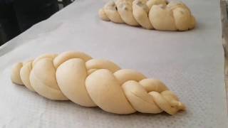 Tressage de la Challah  3 brins [upl. by Aneen]