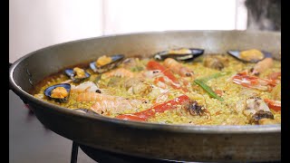 Paella mixta Una paella valenciana mar y montaña que es puro disfrute [upl. by Romain]