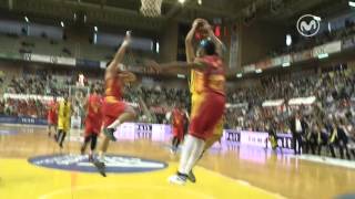 Taponazo de Facundo Campazzo a Hanley [upl. by Broddie611]