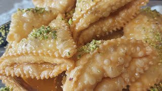 Samsa Aux Amandes Gâteau Algérien 🇩🇿 صامصة منبلة و مقرمشة من احلى الحلويات الجزائرية التقليدية [upl. by Ronnie]