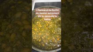 Recette de haricots et le feuille de manioc le nkwem sakasaka et prépare dans beaucoup pays pop [upl. by Olram]