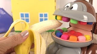 Le Singe Play Doh Dentiste Mange sa Banane [upl. by Mitzie]