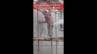 Trabajadores tontos en la construcción 😂🇺🇲🇲🇽 construction funny usa mexico [upl. by Kopans]