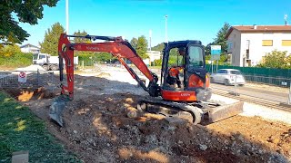 KUBOTA U55 filling a trench while a CAT 308E is digging it  Cividale del Friuli Italy [upl. by Claresta]