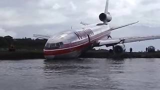 Hawaiian Airlines overshoots runway [upl. by Ujawernalo]