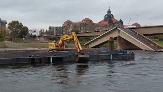 Carolabrücke Dresden 141124  Baggerarbeiten in der Elbe [upl. by Ailugram968]