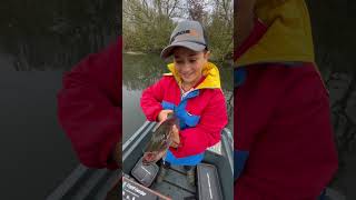 Le PREMIER POISSON de mon FILS partie 33 shorts fishing children family [upl. by Puiia]