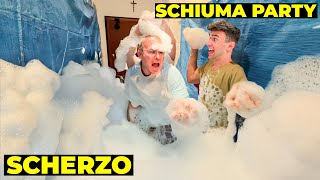 SCHERZO SCHIUMA PARTY in CASA a MIO PAPÀ HO ALLAGATO TUTTO reazione assurda [upl. by Jepum]