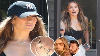 Jennifer Lopez ditches Ben necklace for one with her own name amid Affleck divorce rumors [upl. by Madelina]