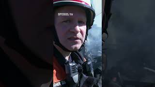 Feuerwehr im Einsatz auf dem Dach  SPIEGEL TV Shorts [upl. by Tartan649]