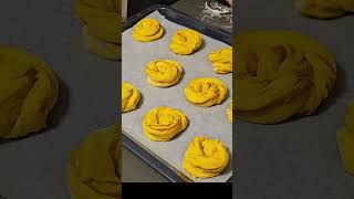 Dolcetti di Halloween Brioches di Zucca morbide in 30 secondi [upl. by Anilram]