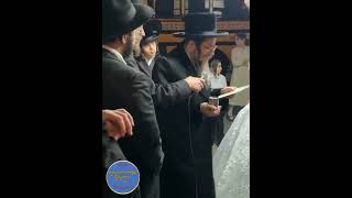 Skulen Lakewood Rebbe Is Mesader Kiddushin For One Of Jis Chassidim  5784 [upl. by Arreyt]