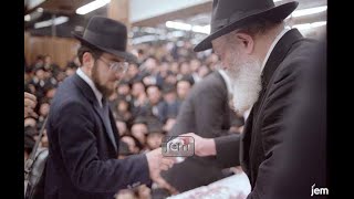 Singing quotHineni Meivi Oisamquot By The Lubavitcher Rebbe [upl. by Amees]