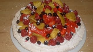 PAVLOVA  Recette de la pavlova aux fruits de saison [upl. by Ardin]