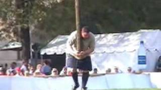 Mike Smith  One of the best Caber Tossers in the World  2002 Celtic Classic [upl. by Yenobe]