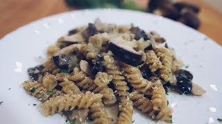 Pasta con funghi Ricetta primo piatto veloce e gustoso [upl. by Beverlie867]