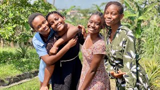 AFRICANOS escuchan esta MÚSICA LATINA en GUINEA ECUATORIAL 🌍 [upl. by Ernest326]