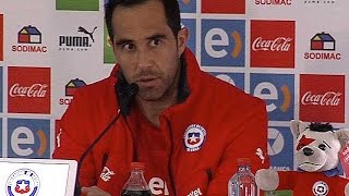 A Claudio Bravo se le abre el apetito y va por la Copa América quotClaro que se puedequot [upl. by Cerallua]