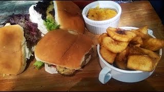 Hamburguesas de pacú con chutney de mango y mandioca frita [upl. by Rhyner]