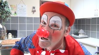 How to make a balloon clowns nose [upl. by Karon]