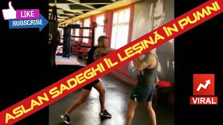 🔴INTERLOPUL ASLAN SADEGHI FACE SPARRING ȘI ÎȘI LEȘINĂ ADVERSARUL ÎN PUMNI [upl. by Maryrose]