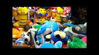 The quotBIG ONEquot claw machine wins at Dave amp Busters [upl. by Eelahs]