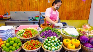 Fresh amp Spicy Best Place That Serves Papaya Salad with Awesome Atmosphere  Cambodian Street Food [upl. by Bradway]