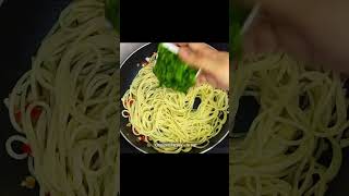 Spaghetti Aglio E Olio 🍝 shorts youtubeviral youtubeshorts viralshorts viralvideo [upl. by Onaireves]