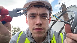 Day in the Life of an Apprentice Electrician  Should you become an Apprentice in 2021 [upl. by Marge823]