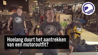 HOELANG DUURT HET AANTREKKEN VAN EEN MOTOROUTFIT [upl. by Lanam]